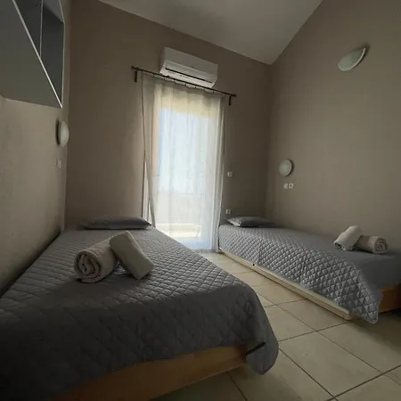 7 Person Neos Marmaras Front Hébergement de vacances